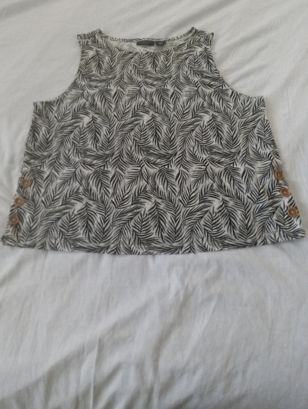 Tahari Linen Black and White Leaf-Print Sleeveless Crop Top